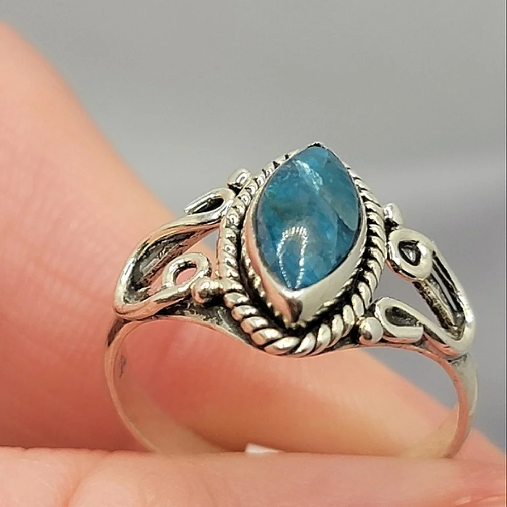 Blue Apatite Sterling Silver Horseshoe Ring Signed Size 7